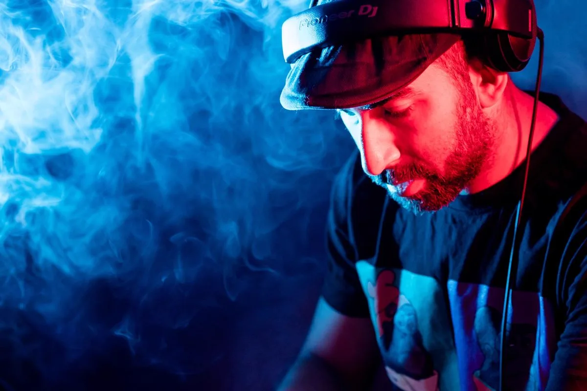DJ Elton am Pult